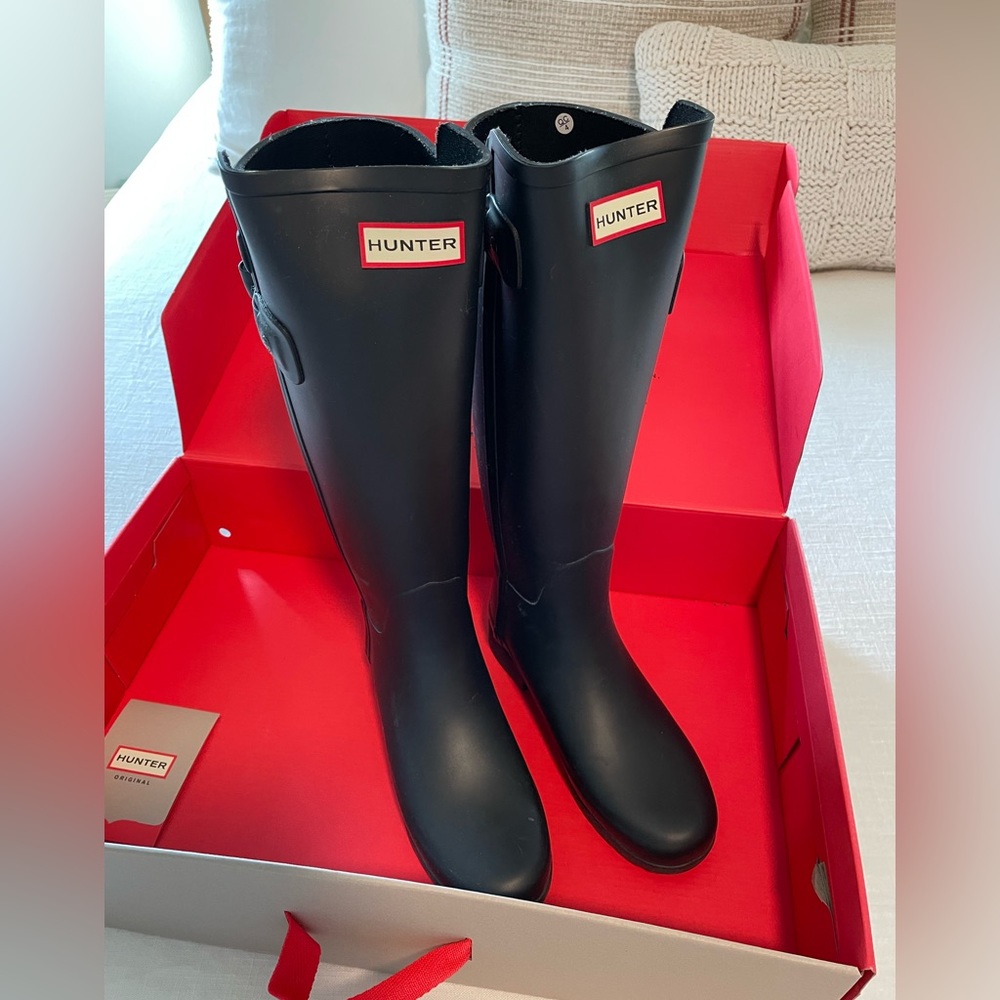 Hunter women’s, black, tall rain boots! - Picture 9 of 9